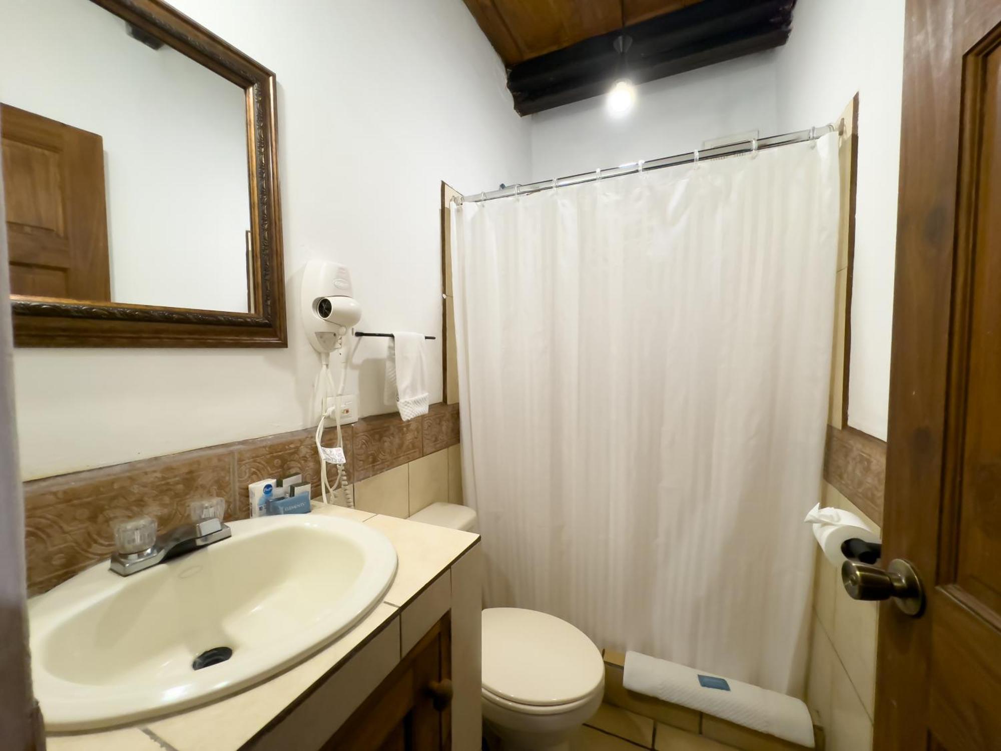 Hotel Cacique Real アンティグア・グアテマラ 部屋 写真